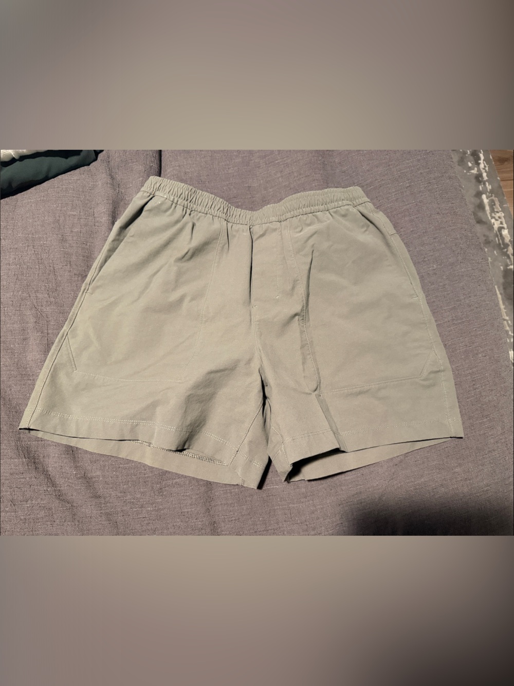 lululemon athletica Men's Olive Green Elastic-Waist Athletic Shorts